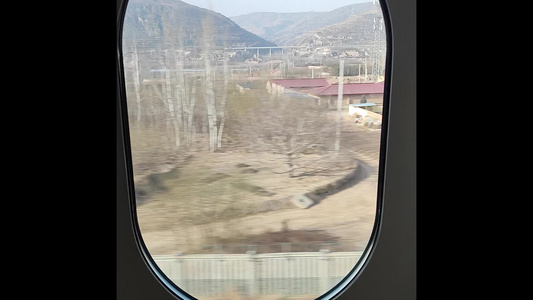 运行在黄土高原上的动车高铁内部视角视频
