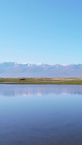 航拍新疆旅游景点赛里木湖水面倒影自然风光素材自然素材视频