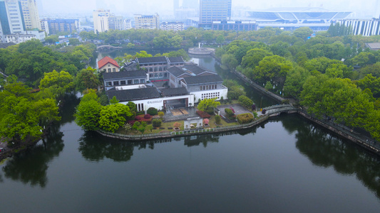 宁波市区5A景区月湖中的宁波中学航拍环绕视频