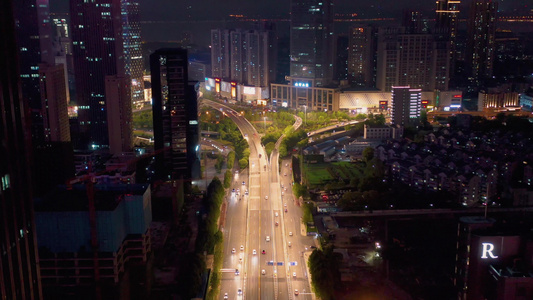 航拍城市主干道和立交桥交通夜景视频