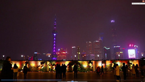 夜游上海的游客62秒视频