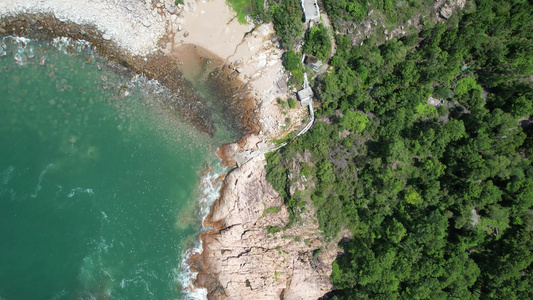 4K海浪礁石浪花海浪自然绿色海洋航拍视频视频