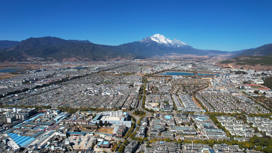 航拍云南5A级旅游景区丽江古城街景民居全景4k素材视频