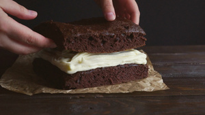 甜品师制作美味的可口蛋糕10秒视频