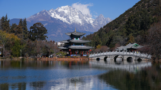 延时摄影云南5A级景区丽江古城玉龙雪山4k素材视频