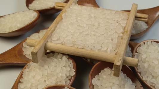 东北珍珠大米五谷杂粮优质米视频