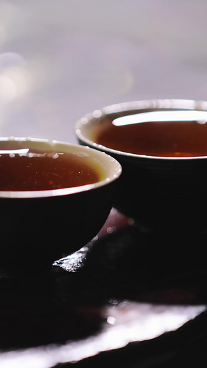 茶杯后面水光闪动茶文化18秒视频