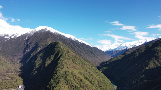 航拍川西康定雪山全景视频