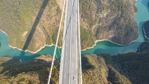 8K世界第二高桥峡谷风光交通车流航拍延时10秒视频