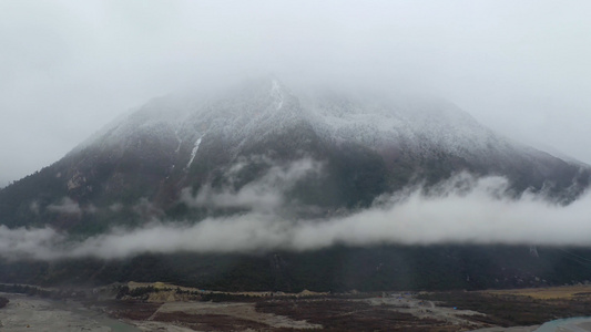 航拍雪山云海视频