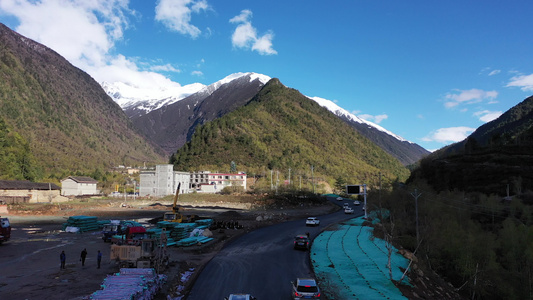 航拍川西康定雪山全景视频