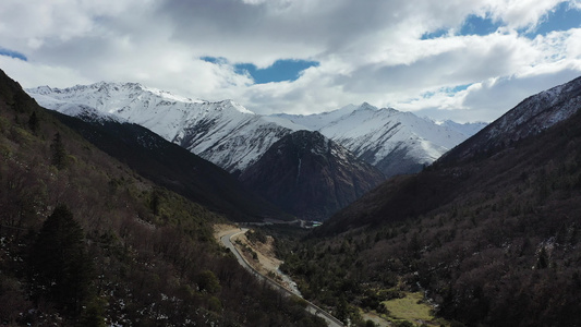 航拍雪山草原川西高原318川藏线风景视频