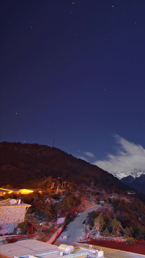 玉龙雪山下星空延时蓝月谷10秒视频