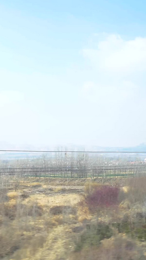 实拍列车外的田园风光视频素材旅行路上35秒视频