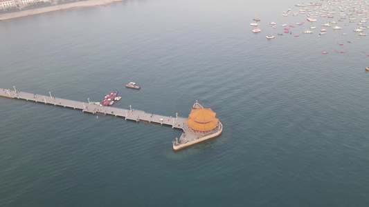 航拍大海海洋游船沙滩海浪视频