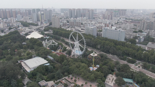 郑州人民公园白天4K航拍视频视频