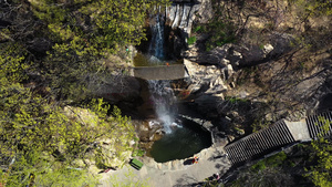 著名的5A景区花果山水帘洞瀑布航拍视频40秒视频