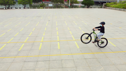 骑行自行车运动4K实拍视频视频