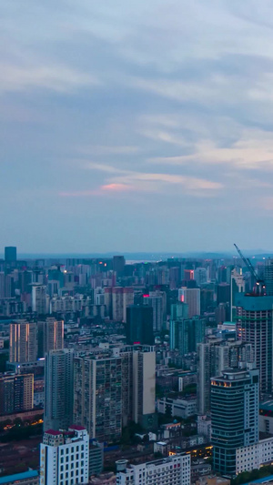 航拍湖南长沙城市华灯初上延时摄影蓝天白云11秒视频