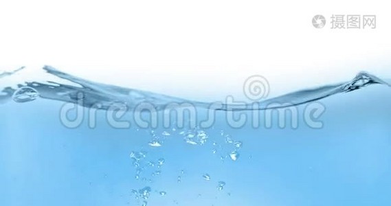 蓝色波浪水，白色背景上有气泡有气泡，动作缓慢视频