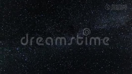 夜空与银河系时间流逝-移动的星星在夜晚闪烁-全高清1920x1080视频