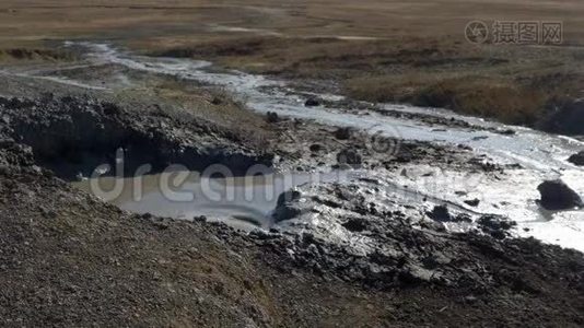 泥火山爆发视频