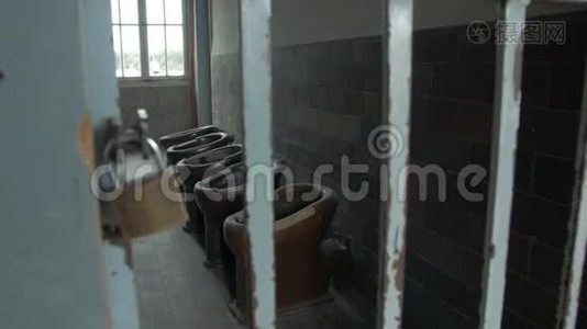 监狱里的厕所视频