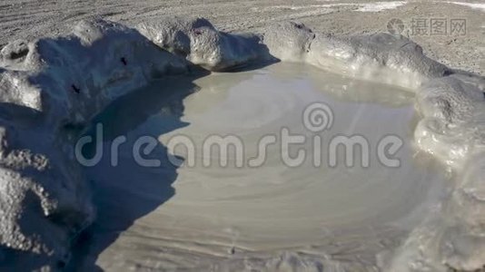 泥火山爆发视频