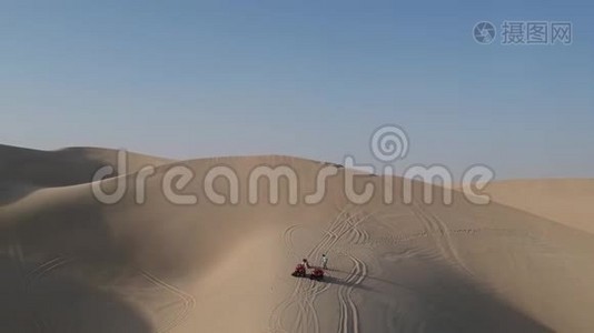 在沙漠里孤独视频