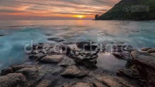 泰国普吉岛日落日，巴通海滩全景4k时间间隔视频