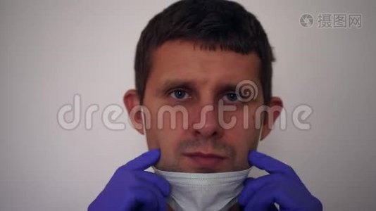 戴医疗面具的男人的肖像。 预防疾病和病毒视频