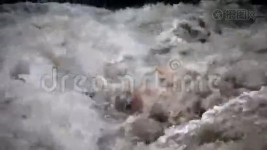 河水泛滥视频