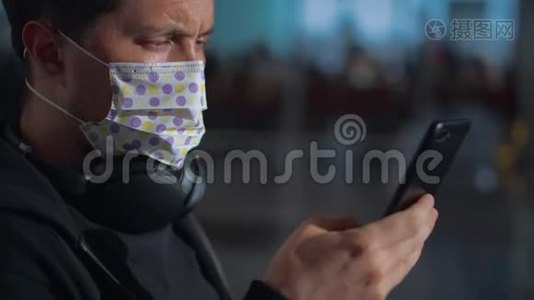 在公共场合戴面具的人。 健康保护视频