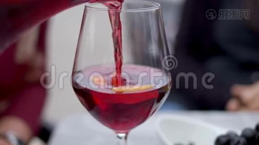 波尔图市一杯桑格里亚酒视频