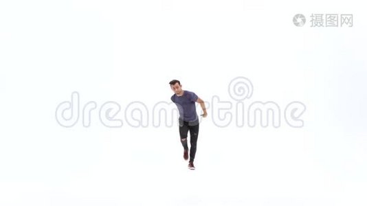 男人穿着简单的灰色t恤和灰色牛仔裤在白色背景上跳霹雳舞视频