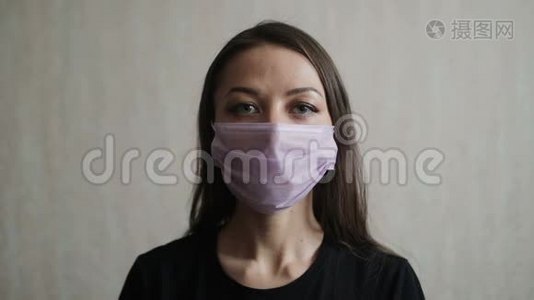 戴冠状病毒防护面罩的妇女视频
