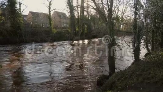 英国约克郡河水泛滥。视频