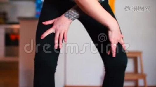 舞者用手臂和腿做嘻哈舞蹈动作..视频