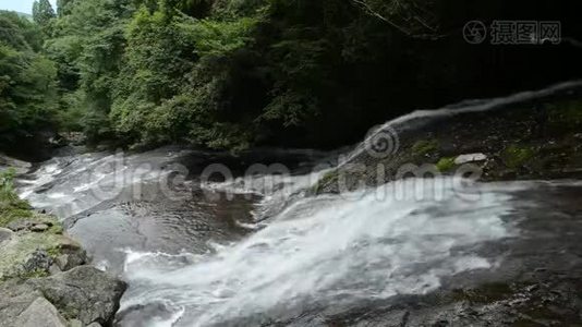 浅瀑流淌.视频