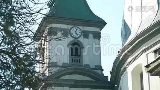 古老的大教堂，上面有钟视频
