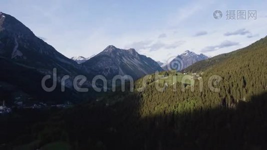 空中美景。 阿尔卑斯山意大利山脉的空中景色视频