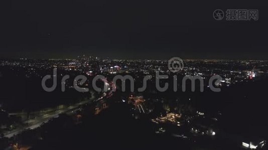 晚上洛杉矶的天际线。 加州，美国。 鸟瞰图视频