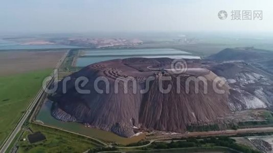 概述了钾肥厂和油浆山的占地面积，几家企业位于一附近视频