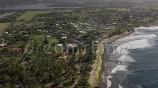 从空中俯瞰波多黎各沿海多岩石地区。视频