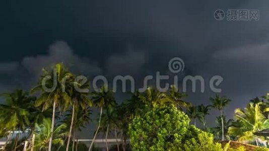 夜晚风暴在棕榈海滩的时间流逝视频
