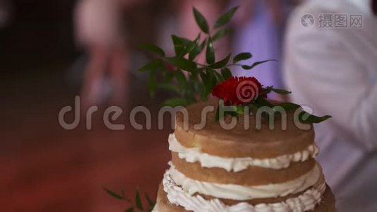在婚宴上漂亮的结婚蛋糕视频