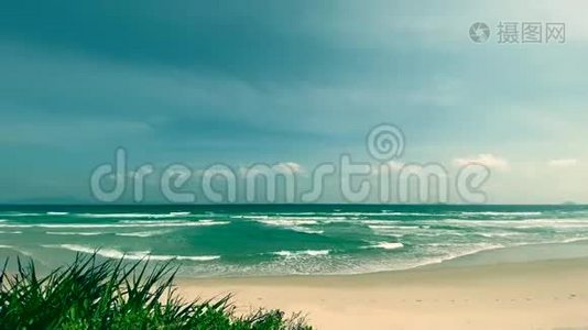 空沙滩，碧海蓝天背景..视频