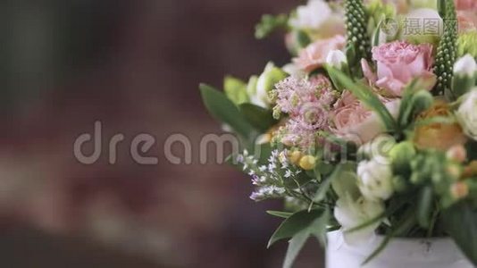 新娘准备的婚礼花束视频