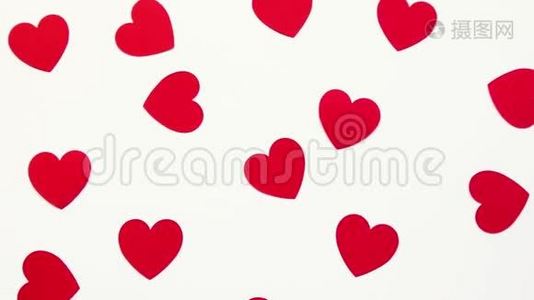 白色背景上红色心形装饰。 情人节`视频