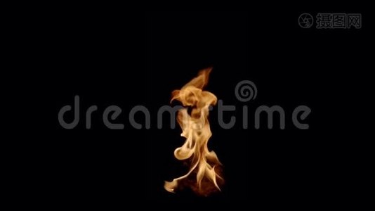 黑色背景上燃烧的动画火焰。视频